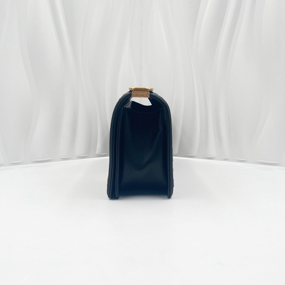 CHANEL Boy CHANEL Medium Flap Bag Black Quilted Lambskin - Picture 5 of 16